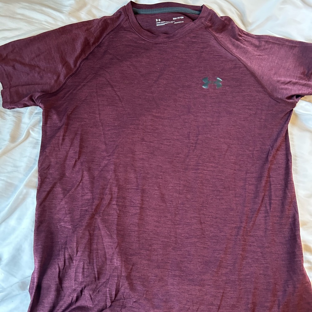 Under Armour Men's Maroon T-Shirt